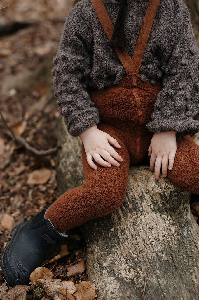 US stockist of Silly Silas' gender neutral, footed Teddy tights in Cinnamon.  Made from 100% okeo tex cotton with retro braces.