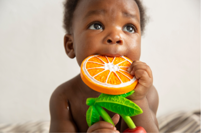 US stockist of Oli & Carol's Clementino the orange teether/bath toy. Made from 100% natural sustainable rubber with no holes.