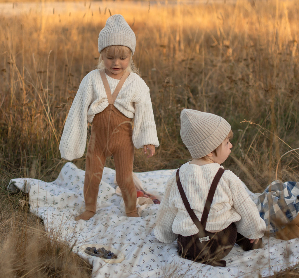 US stockist of Silly Silas' Cappucino Wooly footed tights