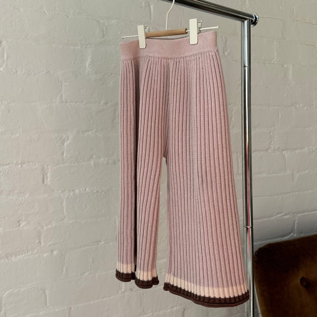US stockist of Illoura the Label's Dusty Pink Essential Ribbed Knit 3/4 pants.  Has contrasting cocoa/cream on hem