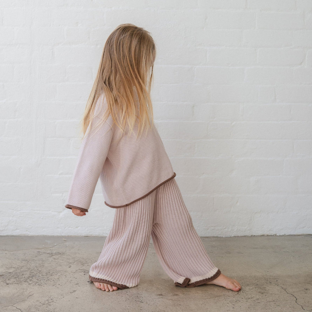 US stockist of Illoura the Label's Dusty Pink Essential Ribbed Knit 3/4 pants.  Has contrasting cocoa/cream on hem