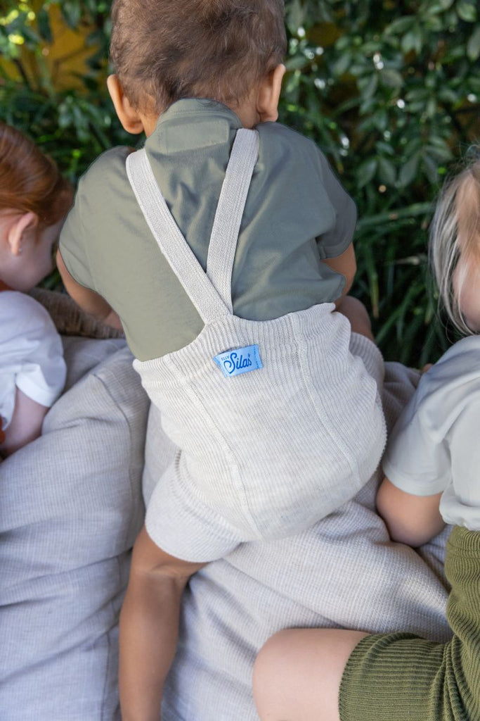 US stockist of Silly Silas' gender neutral shorty tights in cream blend.  Made from organic cotton.