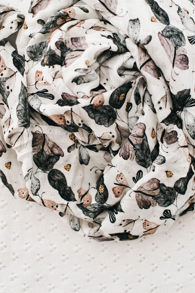 US stockist of Bencer & Hazelnut's (Piper Bug) Spencer swaddle.  Made from soft bamboo/cotton.