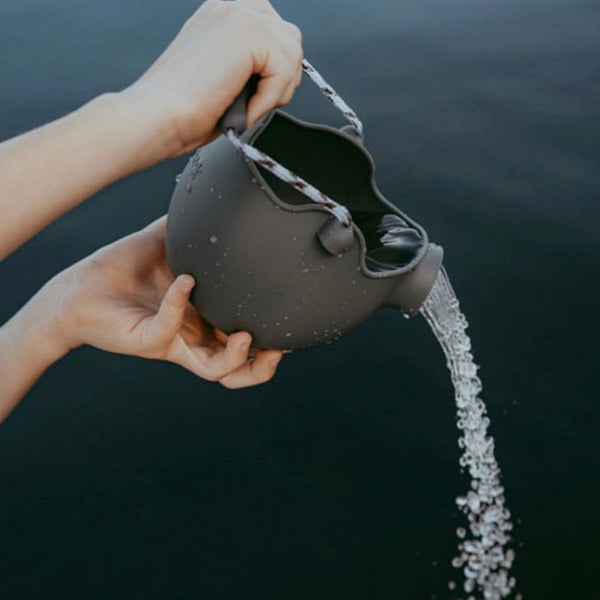US stockist of Scrunch's cool grey silicone watering can.