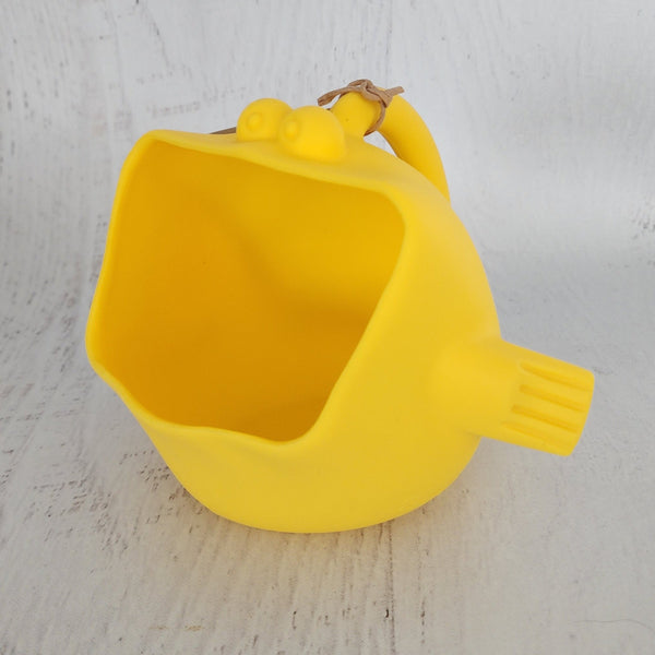 US stockist of Scrunch's silicone beach scoop in Mustard