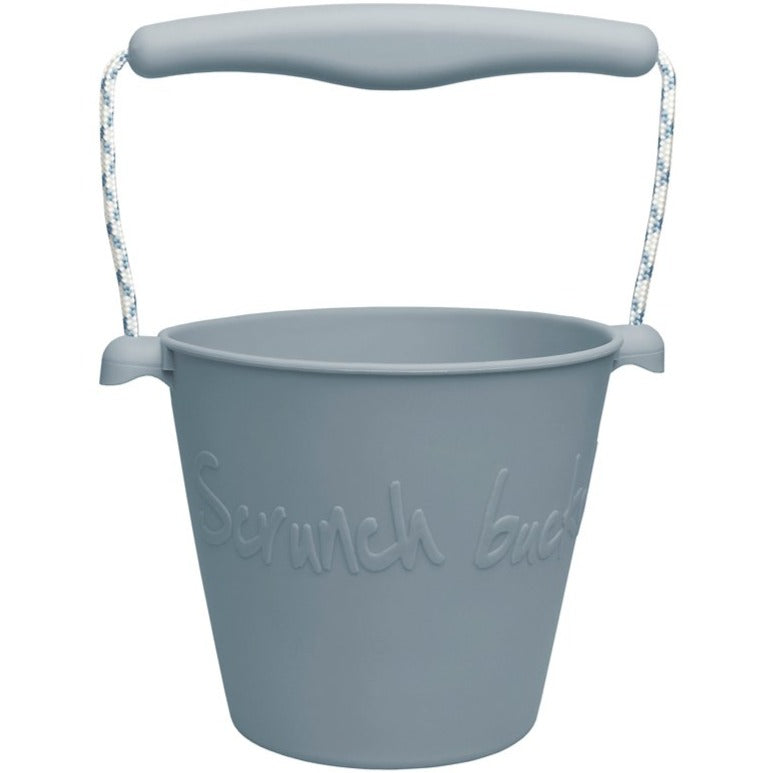 US stockist of Scrunch's duck egg blue bucket.  Made from non-toxic, food grade silicone with a rope handle.