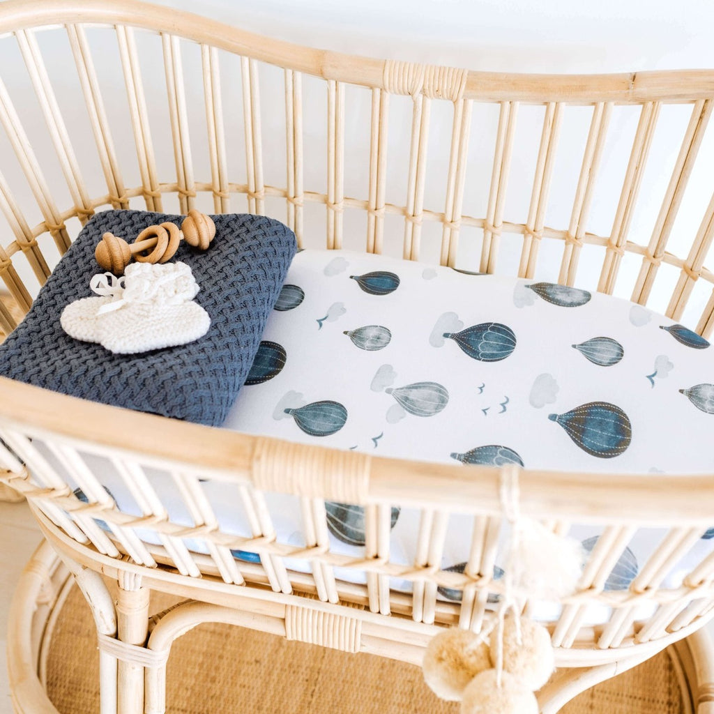 US stockist of Snuggle Hunny Kid's Cloud Chaser stretch cotton jersey bassinet sheet. White color with blue and grey hot air balloons.