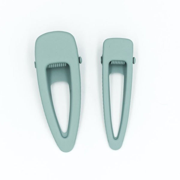 US stockist of Grech & Co's 2 piece grip hair clips.  In a matte light blue color - one mini + one regular size.