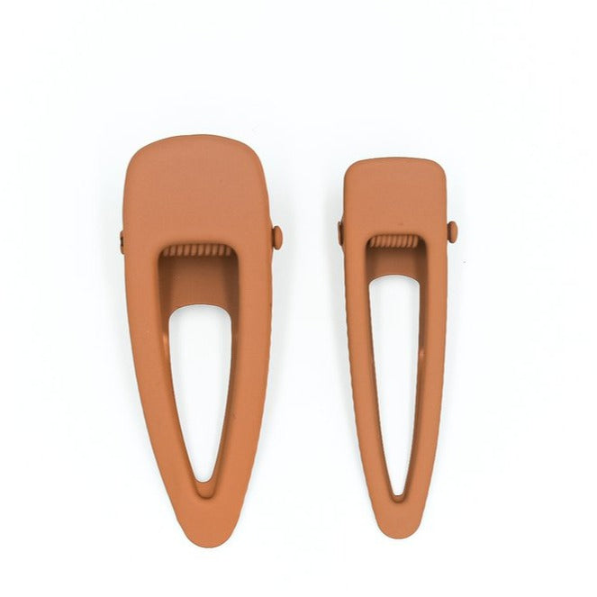 US stockist of Grech & Co's 2 piece grip hair clips.  In a matte rust color - one mini + one regular size.