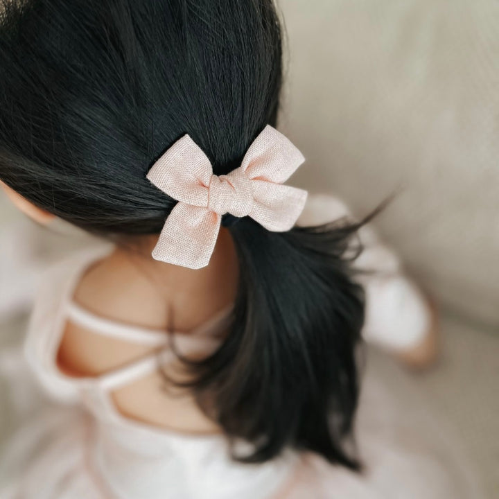 US stockist of Josie Joan's Charlie classic bow clip.  Made from cotton/linen in a shade of soft pink.