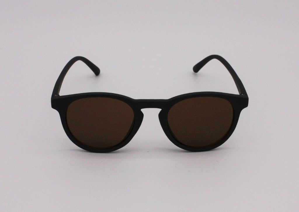 US stockist of Elle Porte's Ranger sunglasses.  Gender neutral, with slate frames and dark lenses.  Rated UV400