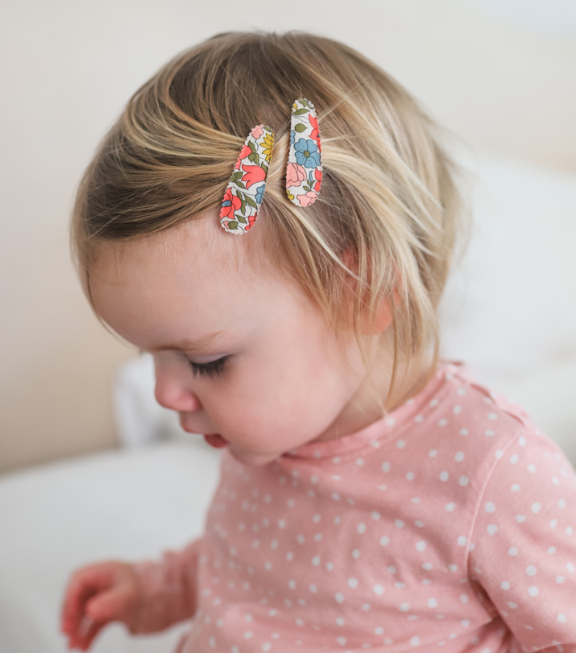 US stockist of Josie Joan's Little Maureen baby hair clip set. Gorgeous cream fabric with blue, pink, red or yellow flowers. 