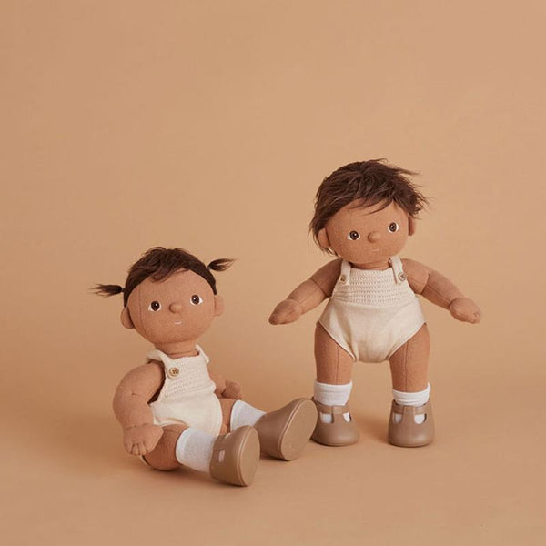 US stockist of gender neutral, brown haired, brown eyed Olli Ella Sprout dinkum doll.  