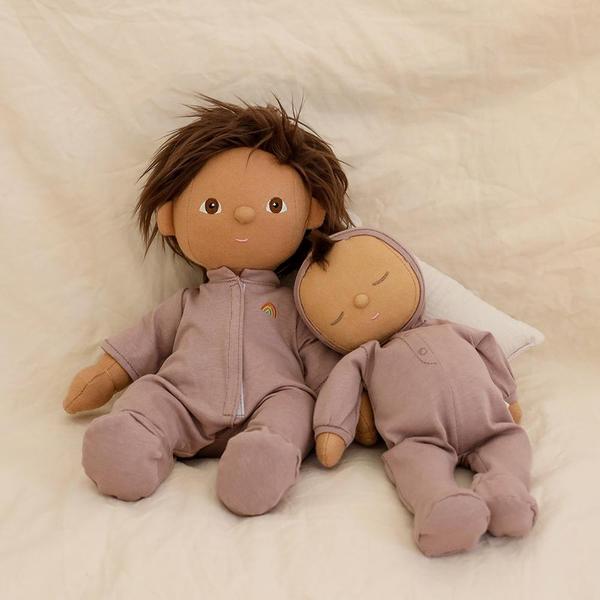 US stockist of Olli Ella's gender neutral, Pip Dozy Dinkum.  Features tuft of brown hair with non removable hooded light purple onesie.