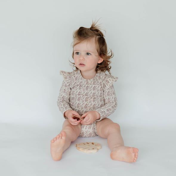 US stockist of Buck & Baa's long sleeve frill rosemary bodysuit.  Made from organic cotton with snaps at crotch for easy diaper changes.