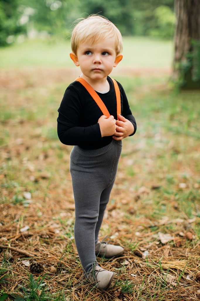 US stockist of Silly Silas gender neutral retro ribbed footed tights in grey.  Made from 100% cotton and featuring contrasting orange braces.