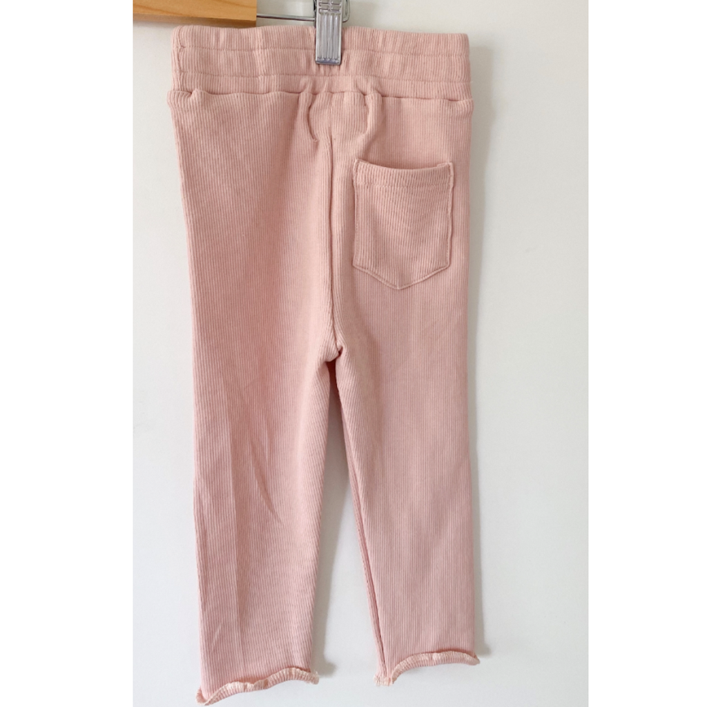 US stockist of Fable & Ford's ribbed cotton leggings with a pocket on the back.  In a pretty dusty pink.