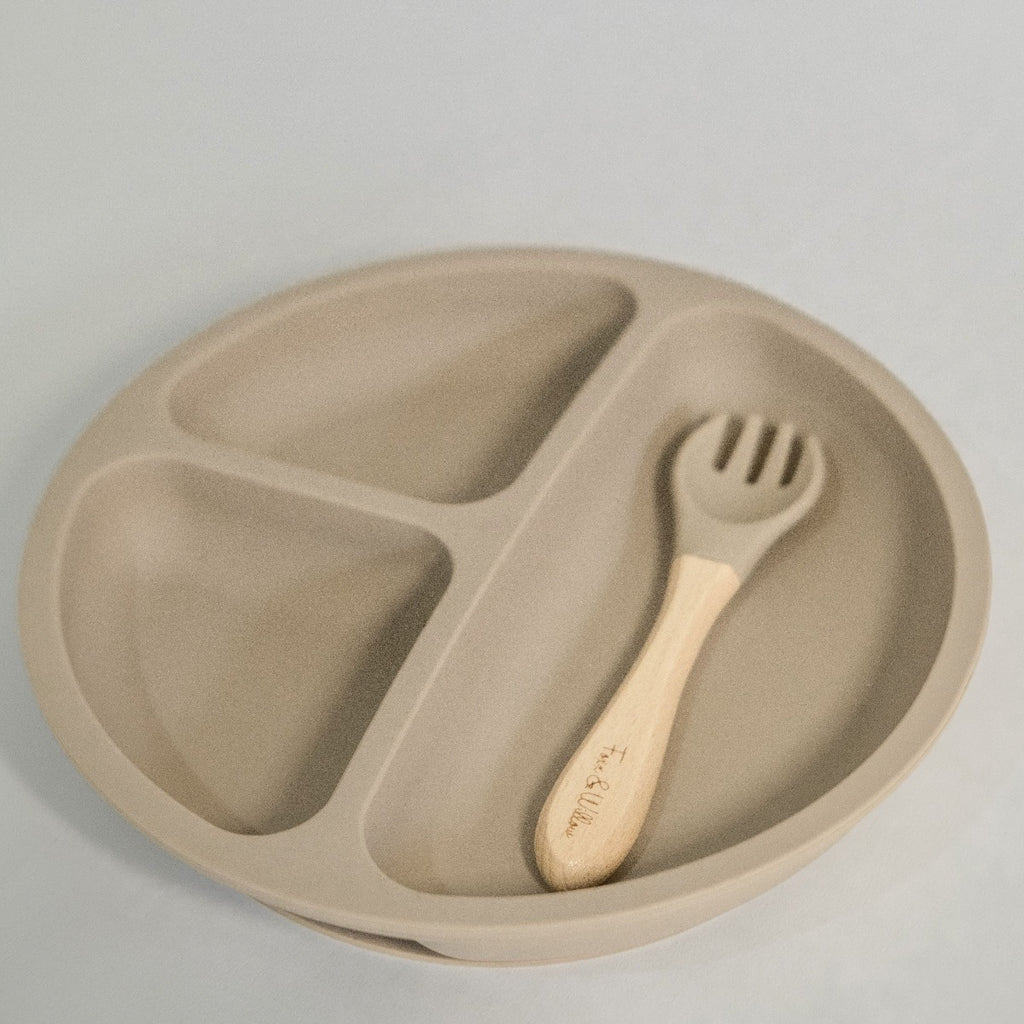 US stockist of Foxx & Willow's Cinnamon silicone suction plate with 3 sections. Comes with matching wood + silicone fork.  Plate measures 7.80" in diameter and fork measures 5.51" in length.
