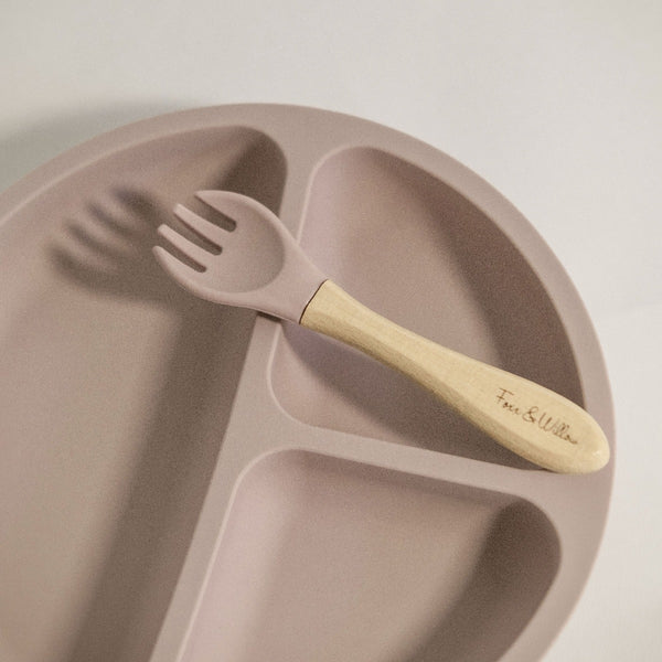 US stockist of Foxx & Willow's Dusty Blush silicone suction plate with 3 sections. Comes with matching wood + silicone fork.  Plate measures 7.80" in diameter and fork measures 5.51" in length.